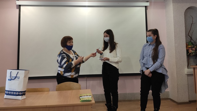 Вручення призів переможцям вікторини